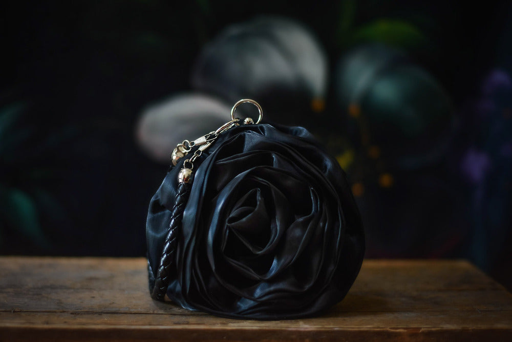 LA ROSA NEGRA SOFT CLUTCH