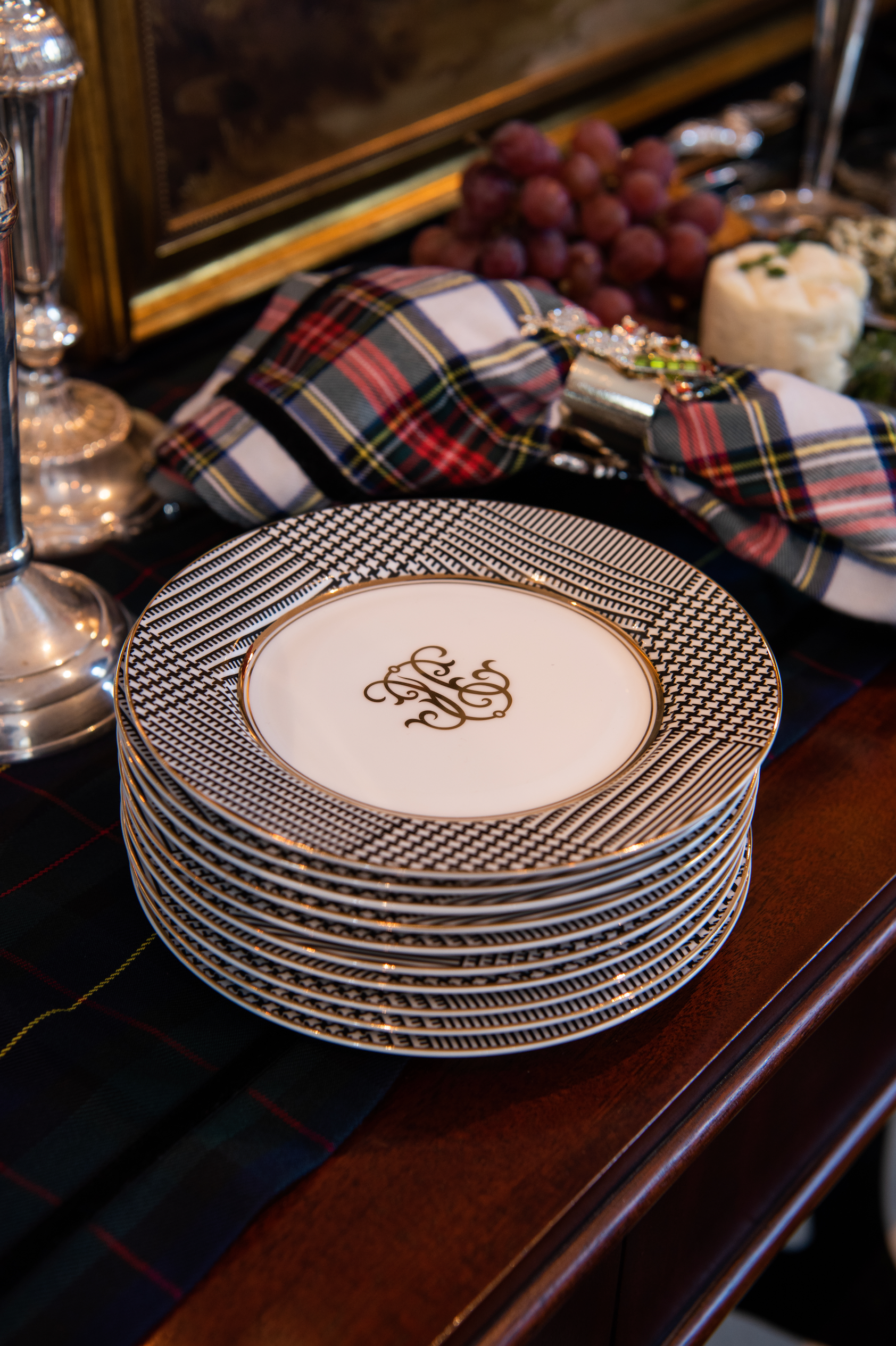 GLEN PLAID APPETIZER PLATES-4PC. SET