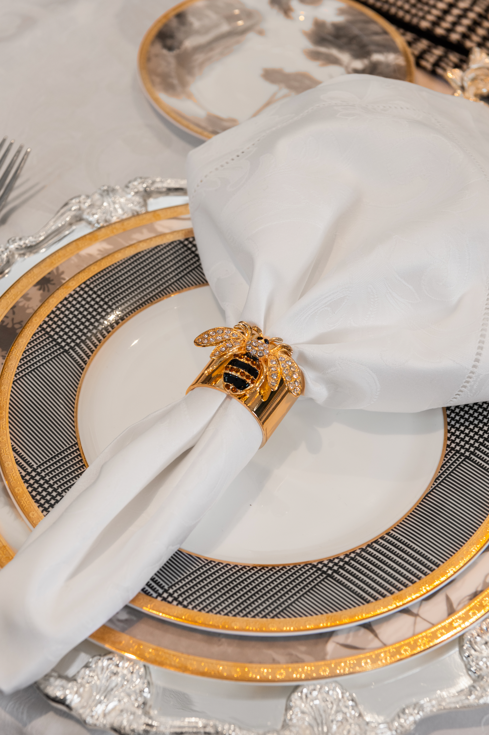 QUEEN BEE NAPKIN RING SET OF 2