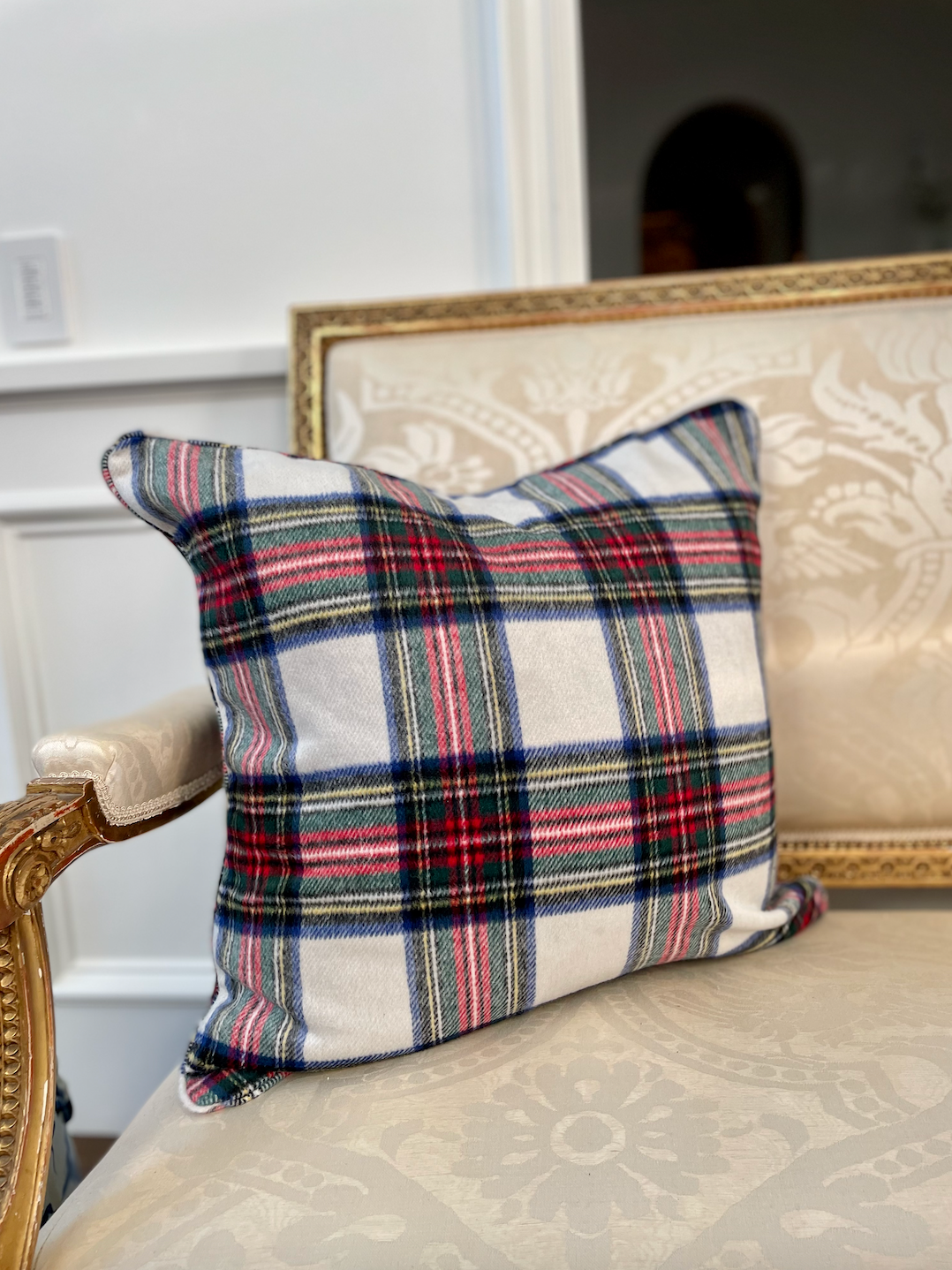 MONTROSE TARTAN PILLOW WHITE