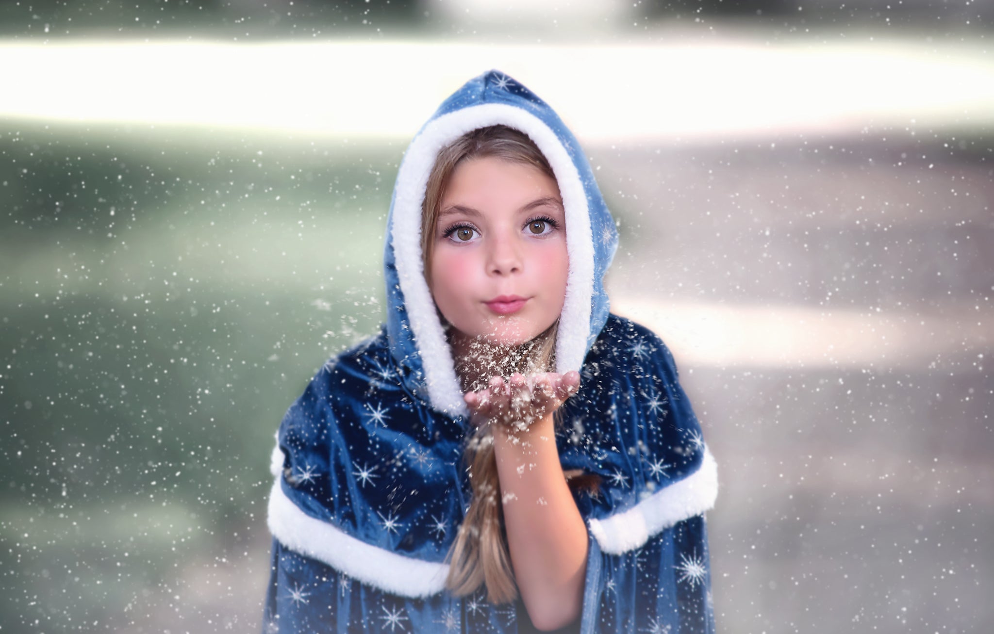 SNOW QUEEN CAPE